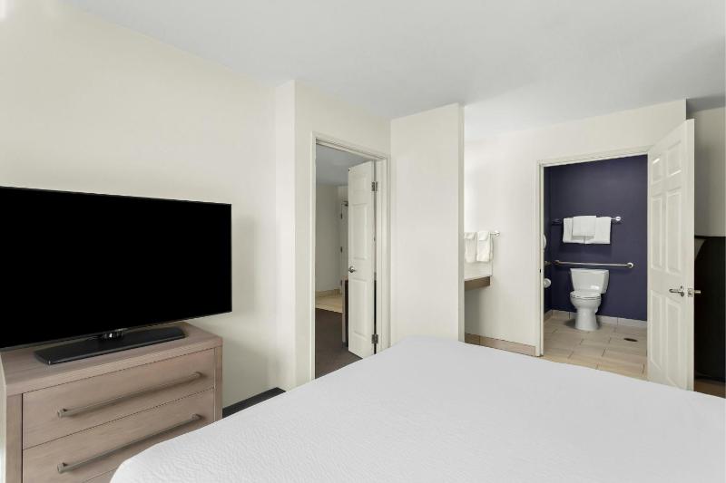 Two-Bedroom Suite image 3