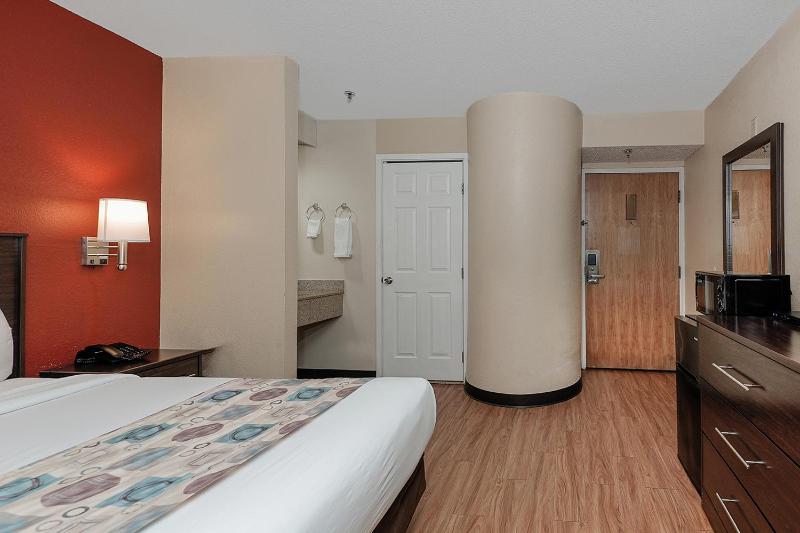 Standard Queen Room - Non-Smoking image 3