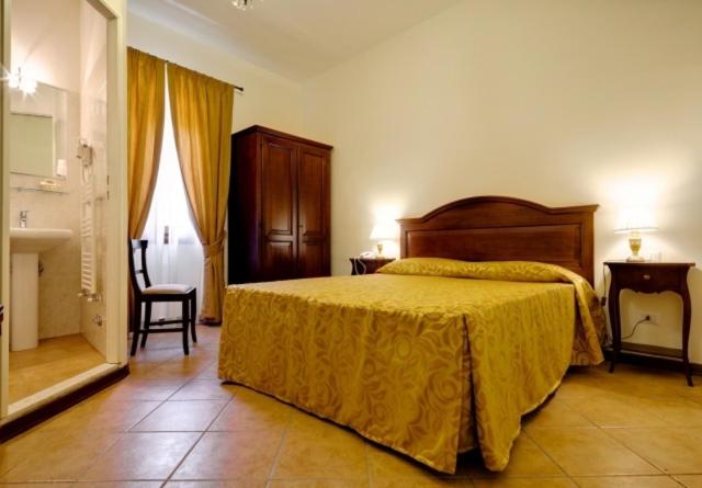 Double or Twin Room image 4