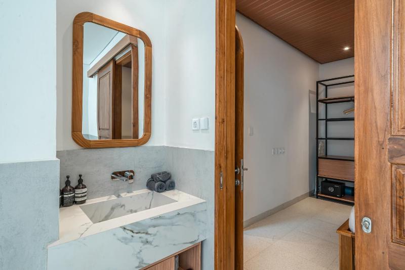 Villa Mogu - New Sophisticated 2 BR Villa 10 Min to The Beach - image 23