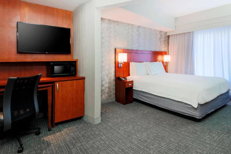 Junior Suite, 1 King, Sofa bed  image 2