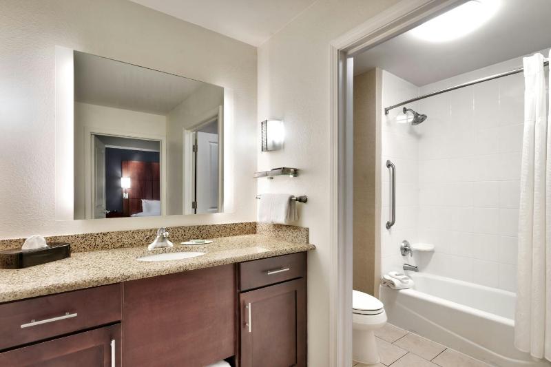 One-Bedroom Suite image 3