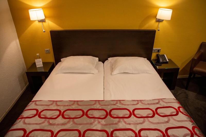 Classic Double or Twin Room image 3