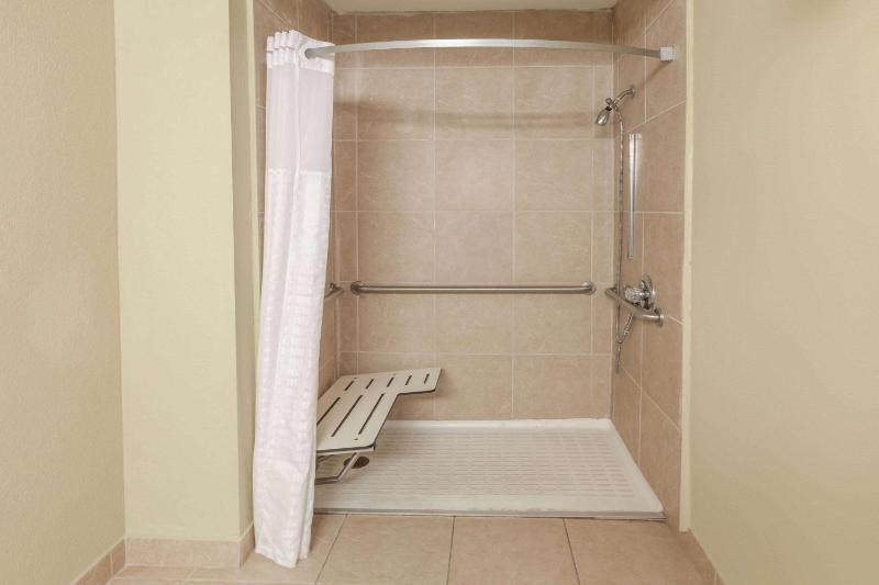 King Room with Bath Tub - Mobility/Hearing Accessible - Non-Smoking image 2