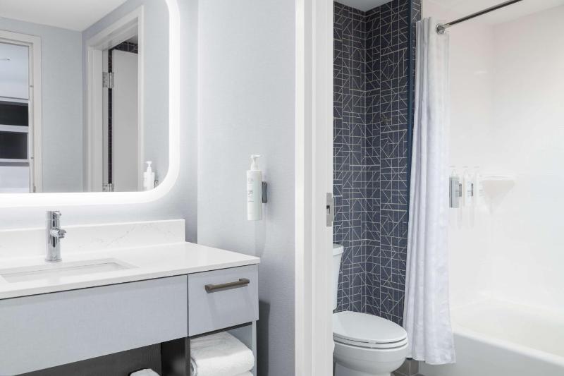 Studio Suite with Two Queen Beds image 2