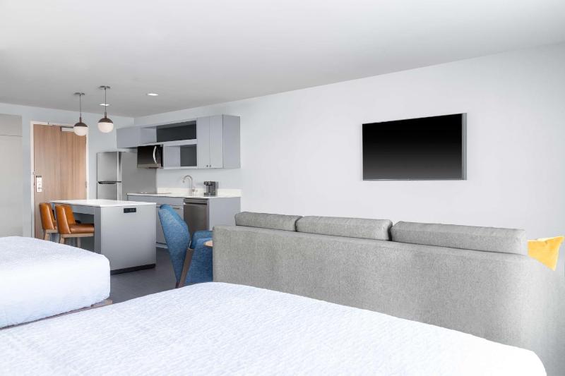 Studio Suite with Two Queen Beds image 4