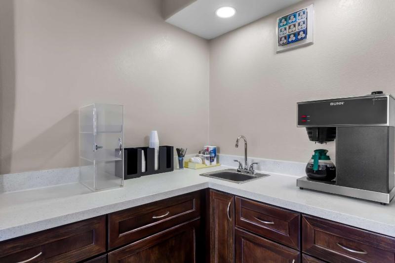 Americas Best Value Inn Houston Heights at I-45 - image 16