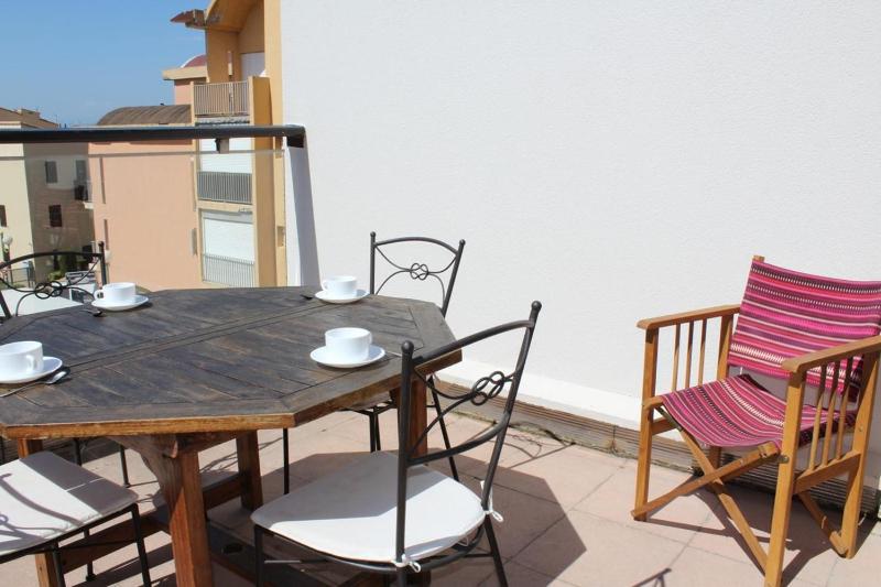 Appartement avec grande terrasse vue panoramique GN400-024 - image 12