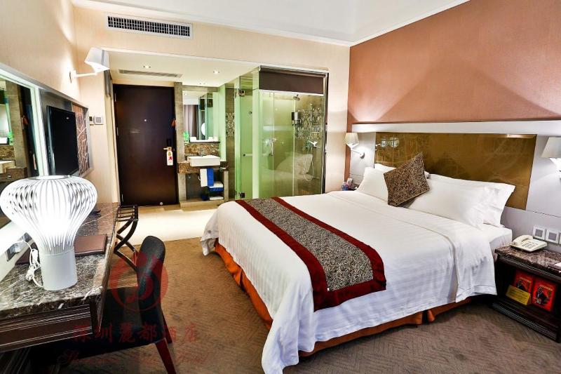 Executive Queen Room image 2