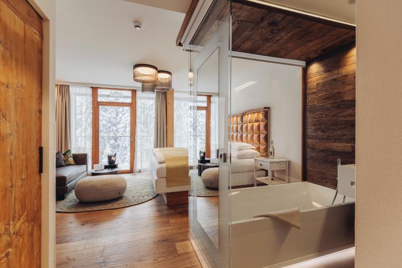 Double Room with Balcony image 1