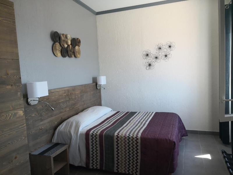 premium Double Room with bathroom and sea view image 3