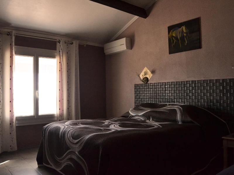 Superior Triple Room with bathroom and Sea View image 4