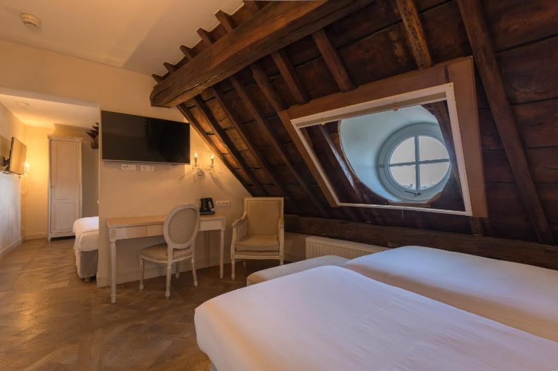 Deluxe Quadruple Room image 2