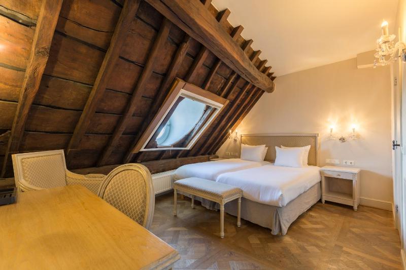 Deluxe Quadruple Room image 3