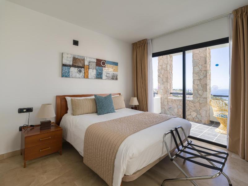 Three-Bedroom Deluxe Villa with Private pool image 3