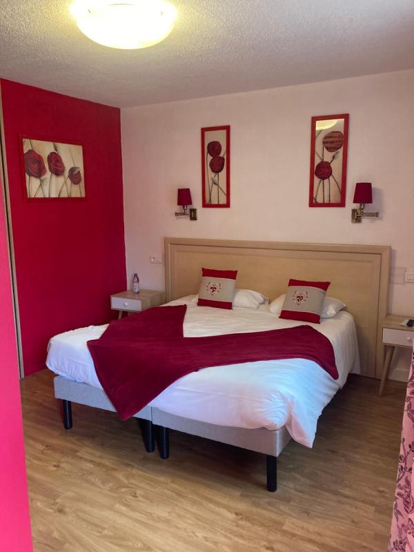 Twin Room image 3