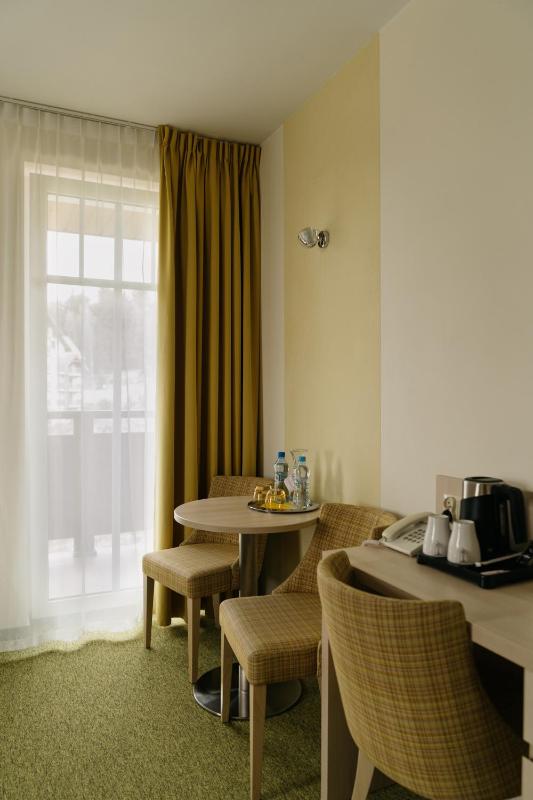 Double Room with Balcony image 2