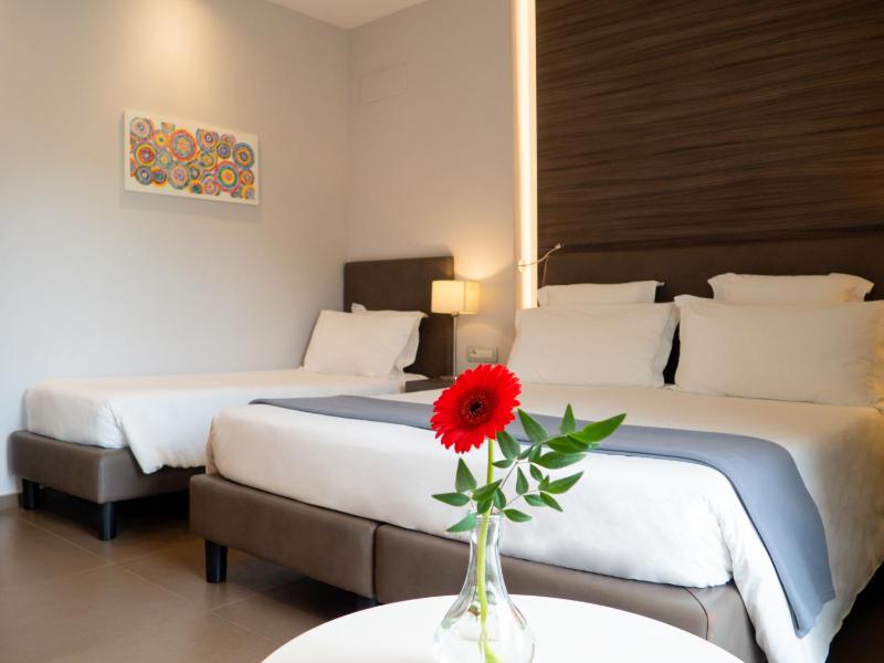 Triple Room with Garden View image 1