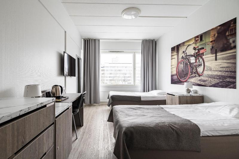 Standard Twin Room image 2