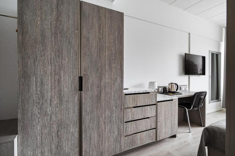 Standard Twin Room image 1