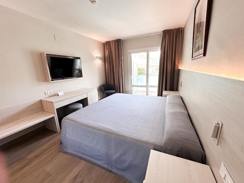 Superior Room with Pool View image 4