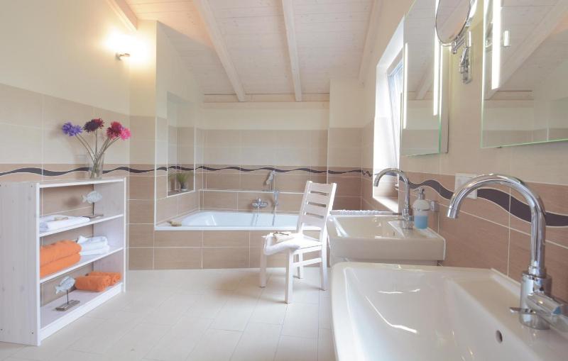 Three-Bedroom Holiday Home  image 1