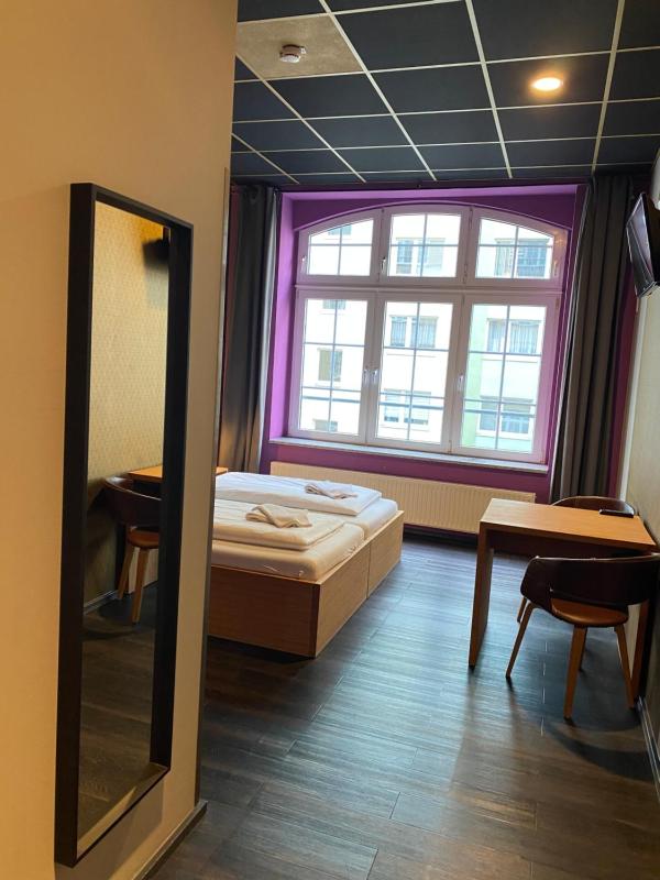 Double Room with Private Bathroom image 1