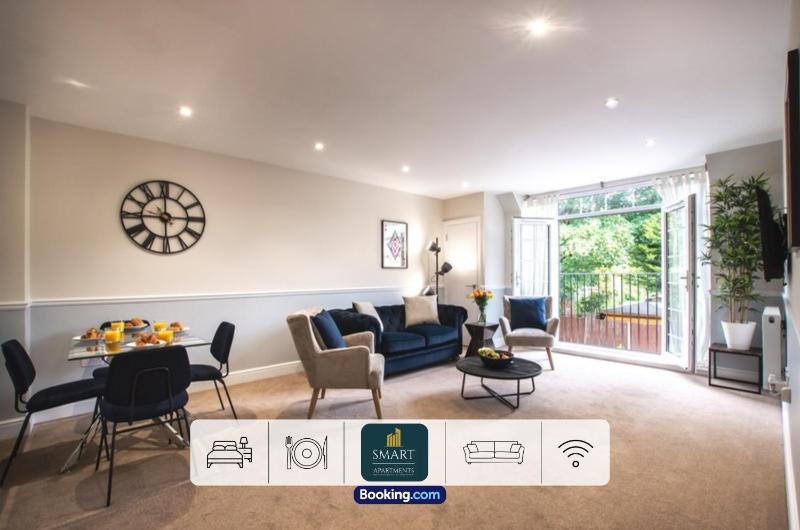 2 Bedroom Apartments By Smart Apartments Short Lets & Serviced Accommodation Apartment Southampton With Free WiFi - image 6