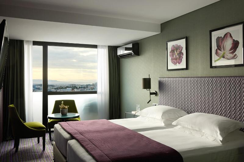 Classic Double or Twin Room image 4