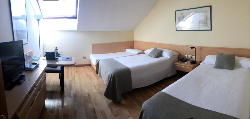 Family Room (3 Adults) image 4