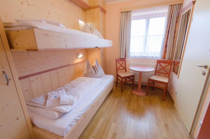 Single Room image 4