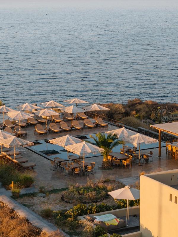 Colombos Beachfront - image 4