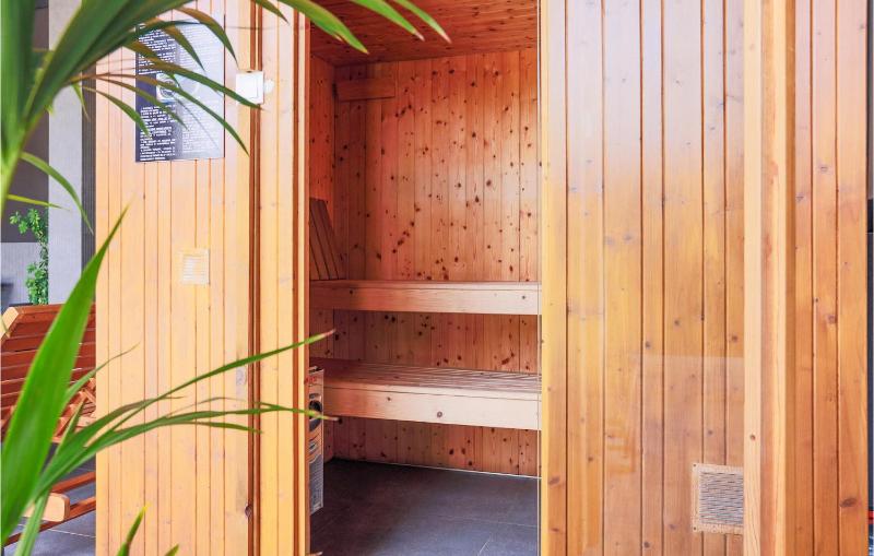 Gorgeous Apartment In Orihuela With Sauna - image 14