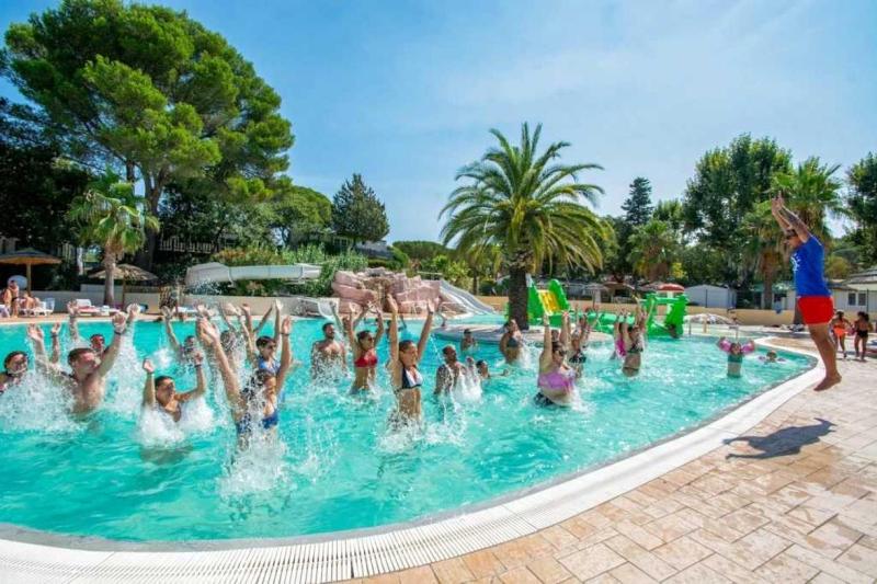 ZEcamping 3 étoiles avec parc aquatique - 3km des plages - image 2