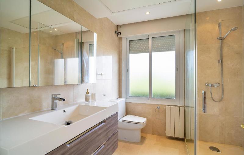 Gorgeous Home In Marbella - image 20