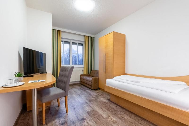 Single Room image 4