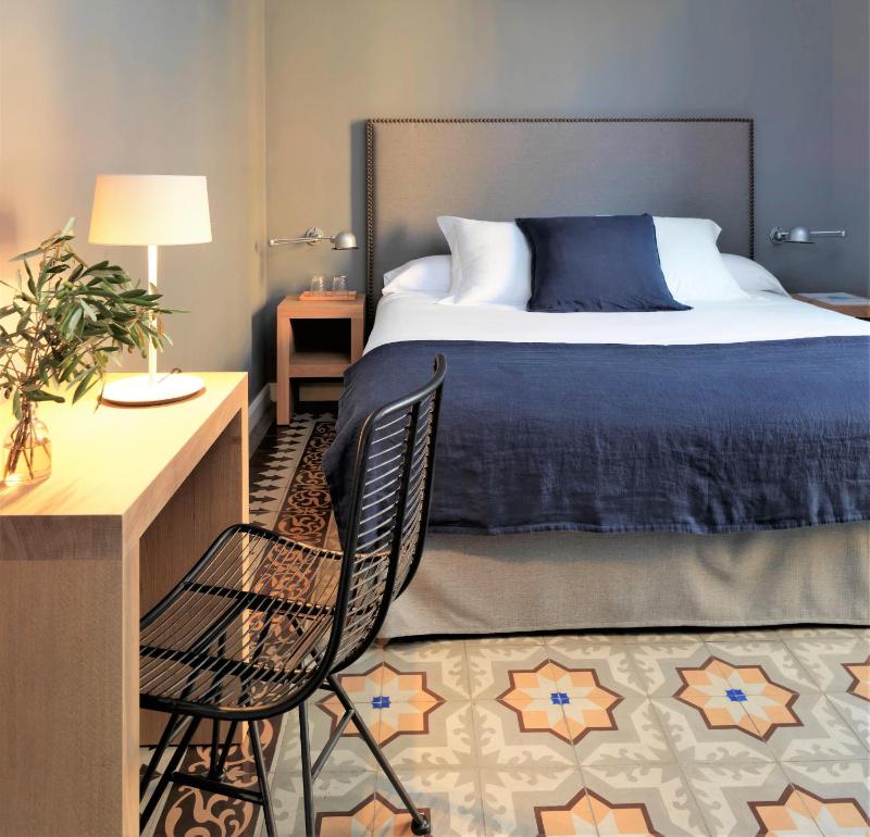 Double Room with Balcony image 1