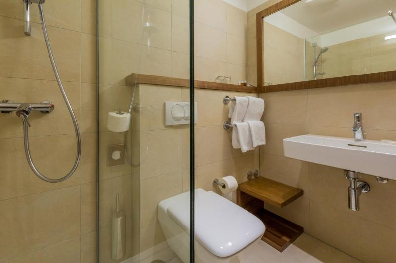 Standard Double or Twin Room with Balcony image 3