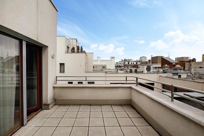 Central Passage Apartments by Vagabond Downtown - image 16