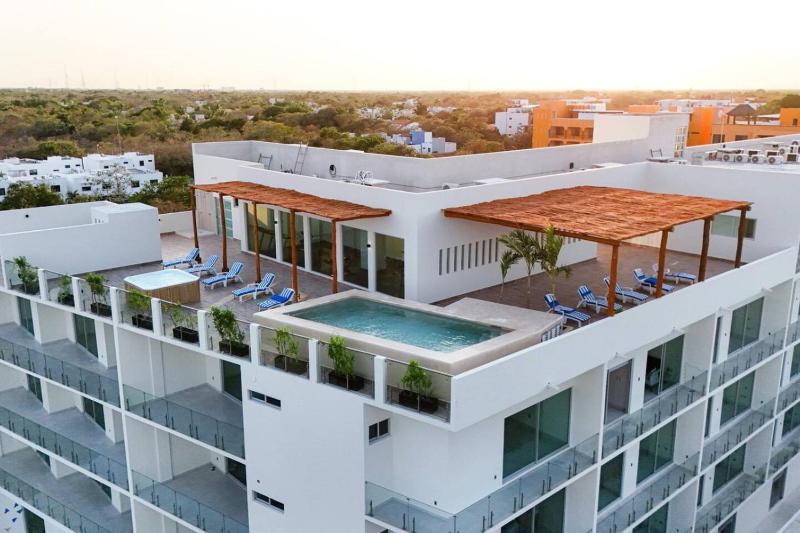 2 BD Suite with Balcony Gym Rooftop Pool - image 39
