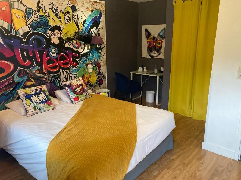 Standard Double Room image 3