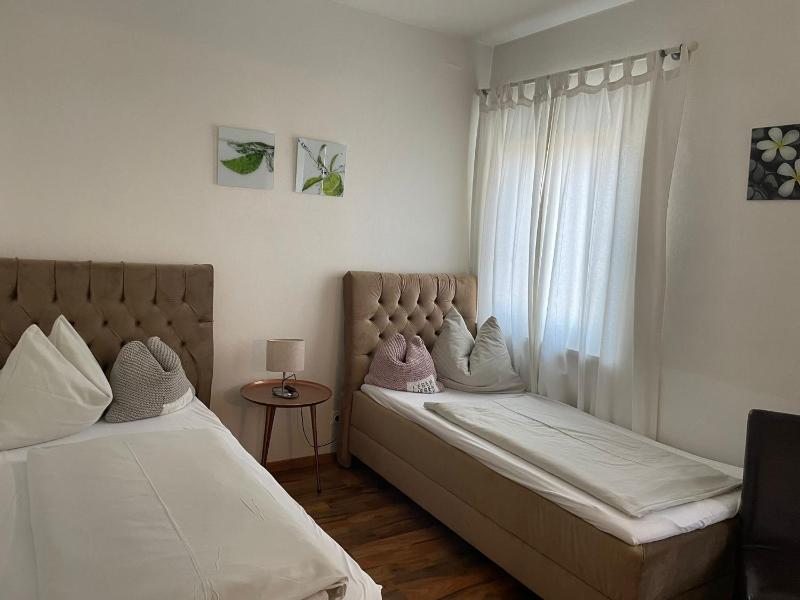 Twin Room image 1