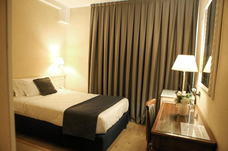 Single Room image 4
