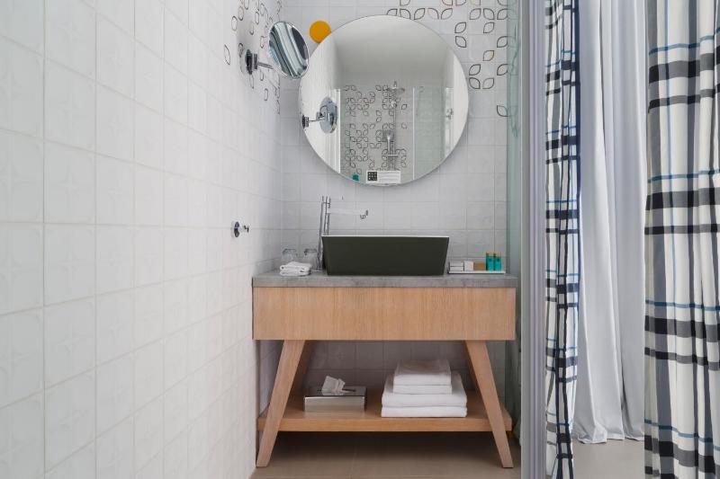 Standard Double Room with Balcony and Sea View image 4