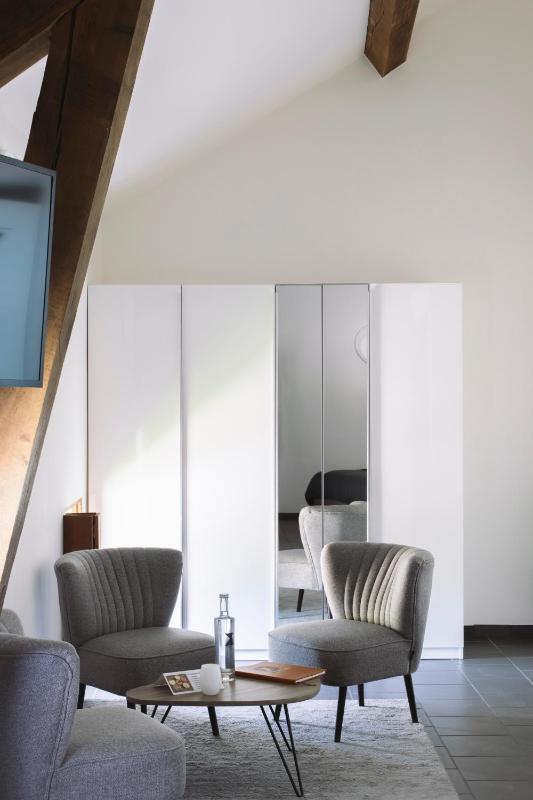 Family Room image 2