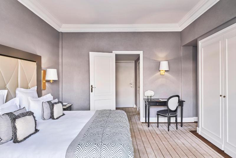 Deluxe  Room City View  image 3