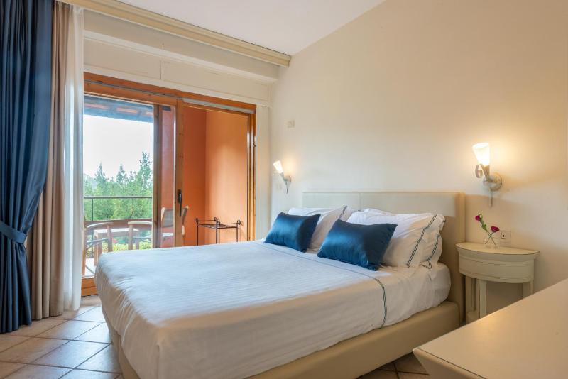 Double Room with Balcony image 1