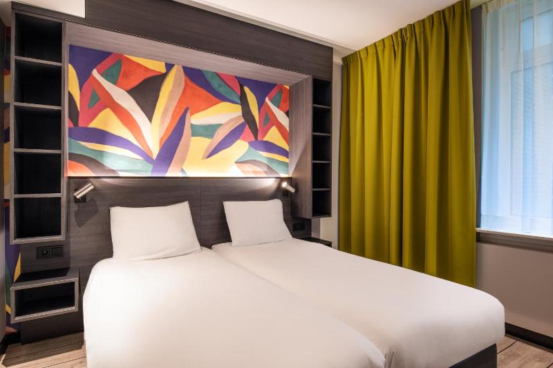 Classic Double or Twin Room image 3