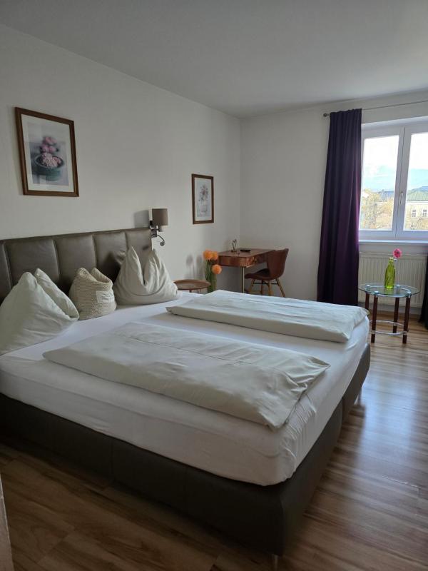 Double Room image 4