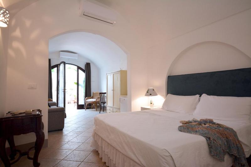 Standard Double Room image 2